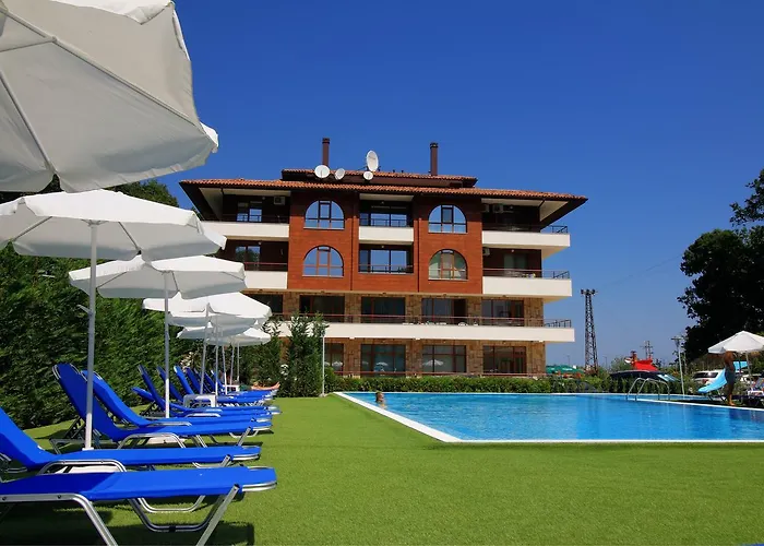 Aparthotel Complex Hunter's 4*