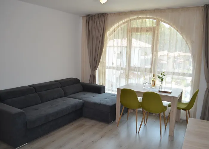 Aparthotel Complex Hunter's 4*